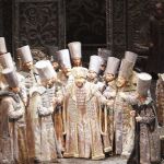 О митрах, лосинах и спасении души