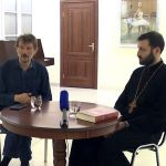 Власть: смиренно принимать или жить помимо нее?