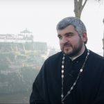 Профессор в бейсболке, эконом с мечом и регент-официант